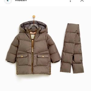 Zara baby girl - down jacket with scarfed 

Size : 18/24

Colour: Beige